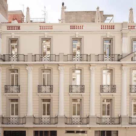 Zenith Premium Aparthotel 4*